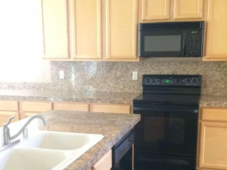 682 W Raven Dr — Photo 9