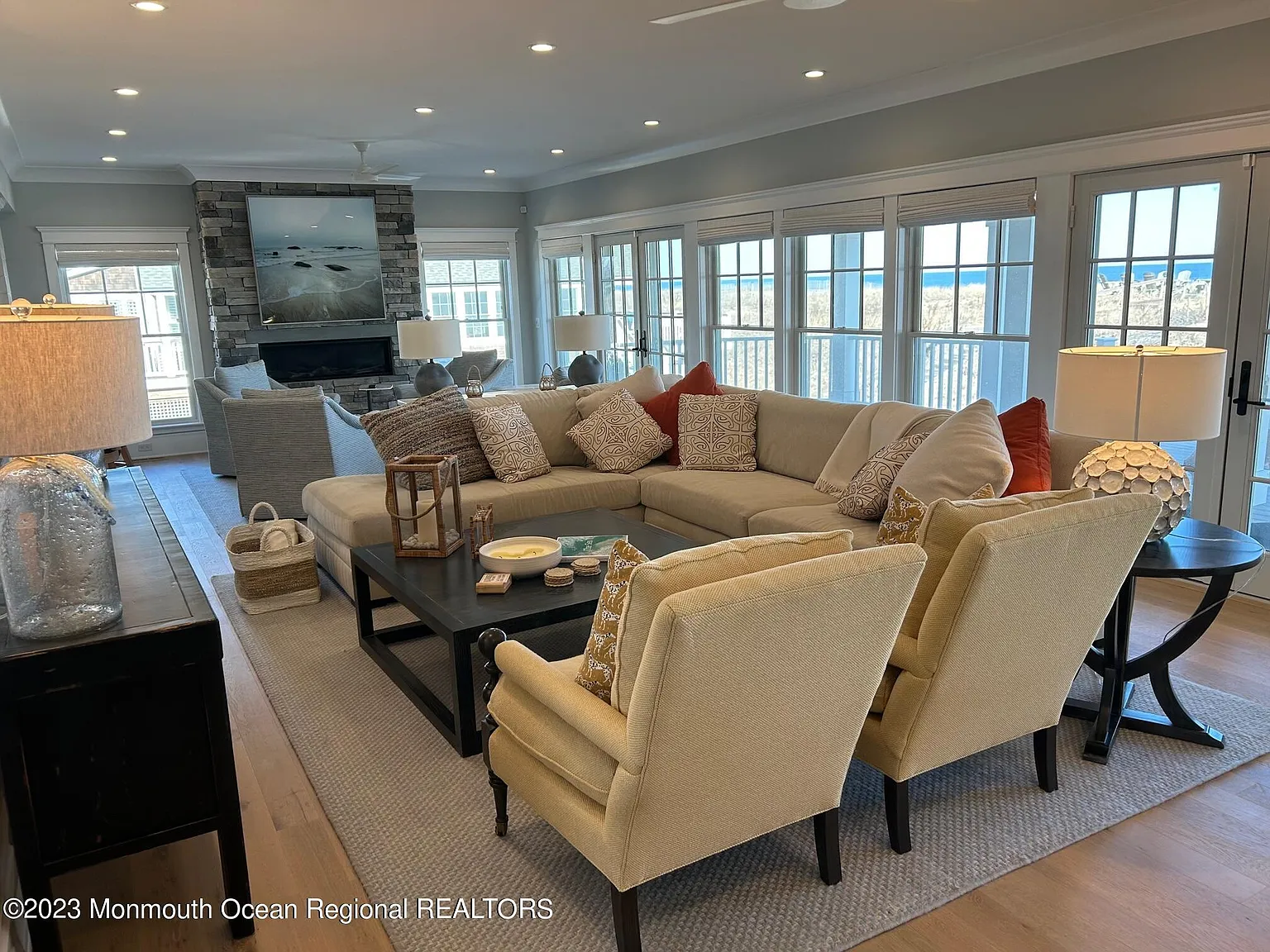 6 bed, 5.5 bath, 5629 sqft, $40,000 — Photo 4