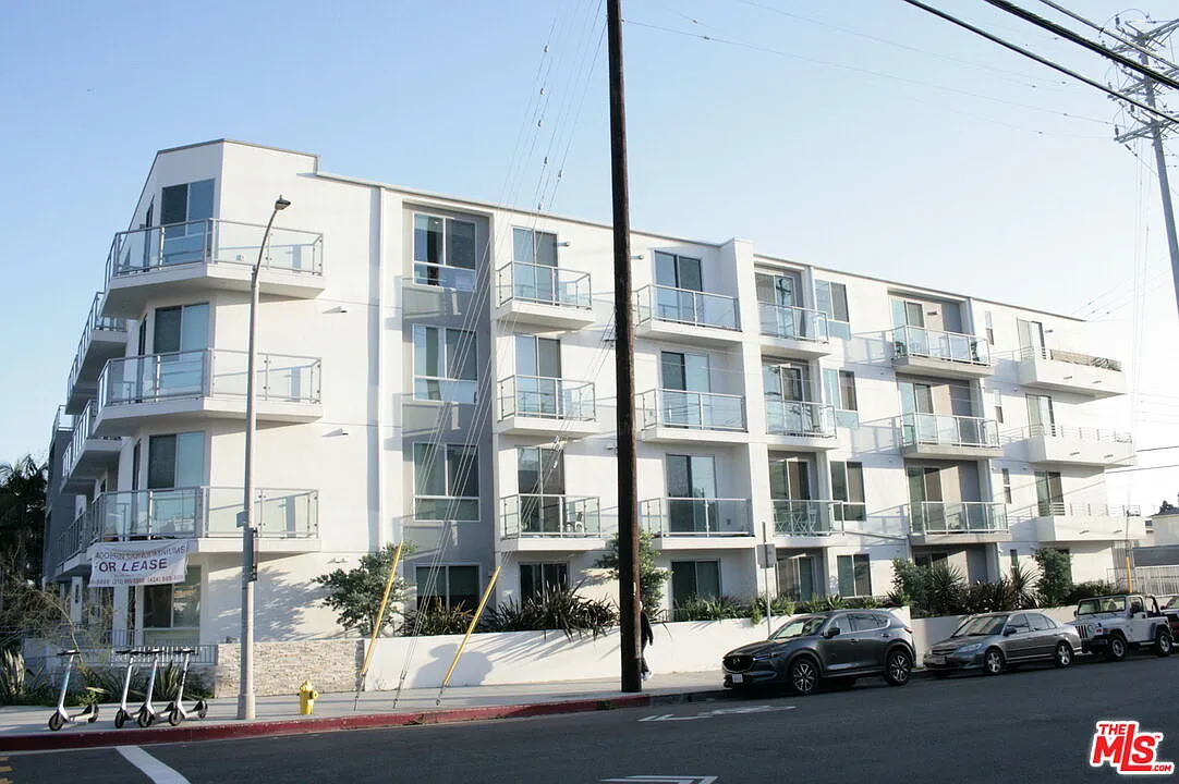 3 bed, 3.0 bath, 1675 sqft, $4,700 — Photo 1