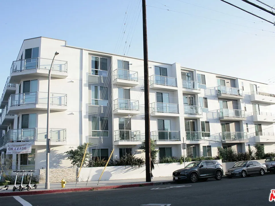 1301 S Westgate Ave #402