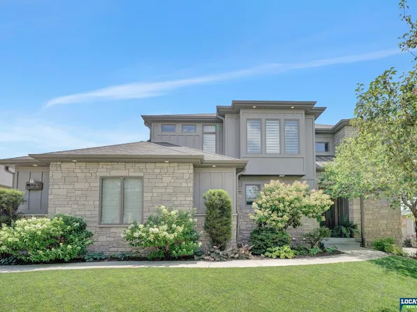 9515 Cotswold Ln, Lincoln, NE 68526
