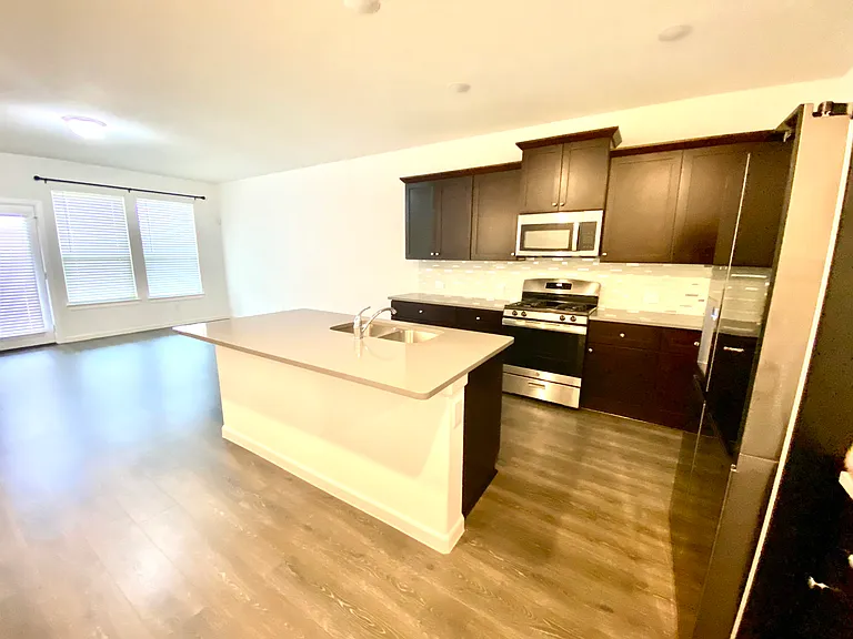 166 Camelia St — Photo 6