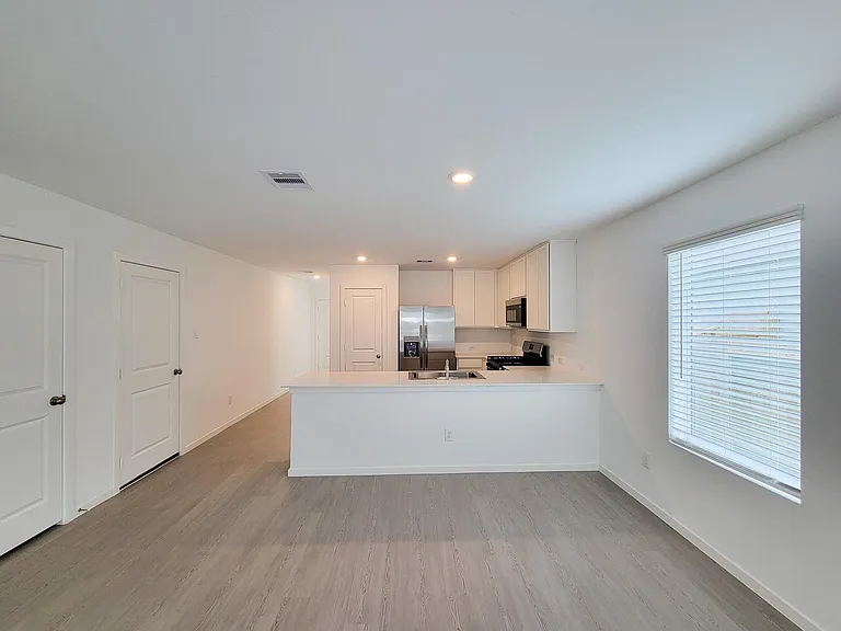 25588 Rose Creek Dr — Photo 7