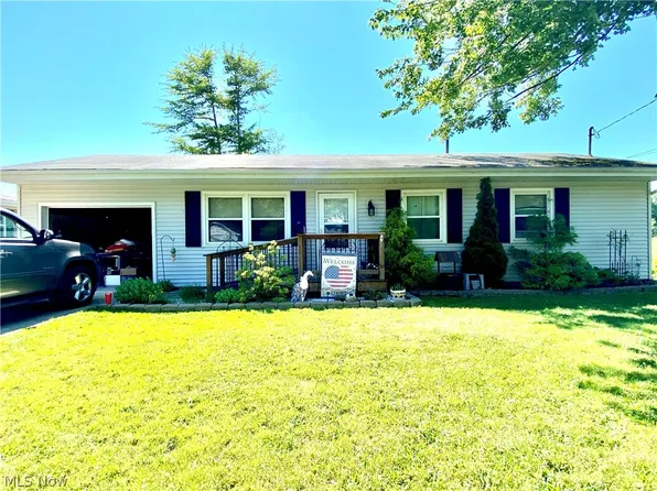 4927 Hawley Dr, Geneva, OH 44041