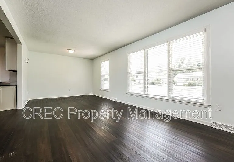 7744 Allwood Ave — Photo 4