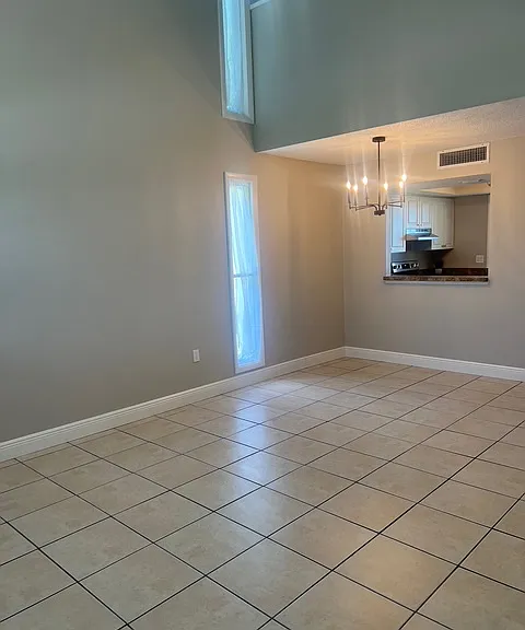 1000 Shorewinds Dr — Photo 2