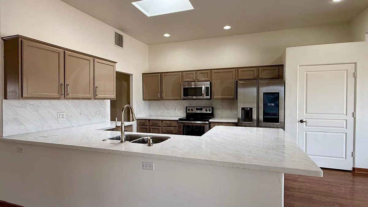 3 bed, 2.0 bath, 1919 sqft, $3,299 — Photo 3