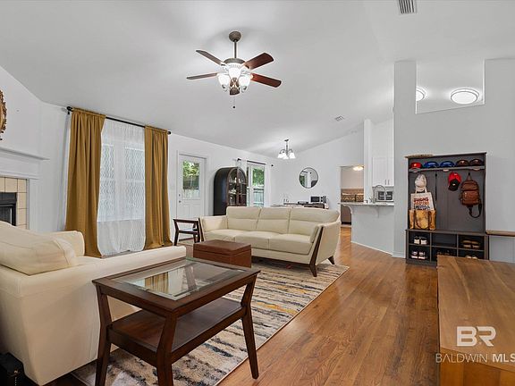 5th image of 11738 Balsam Ct