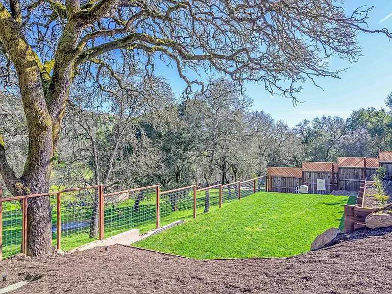 Los Robles Dr — Photo 31
