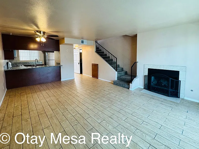 162 Date Ave #B — Photo 4