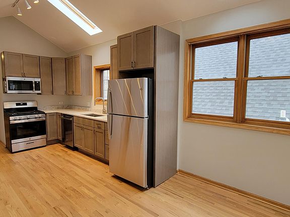5th image of 2117 W Wellington Ave APT 3
