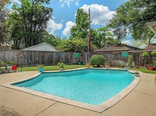 2402 Blue Water Ln, Houston, TX 77018