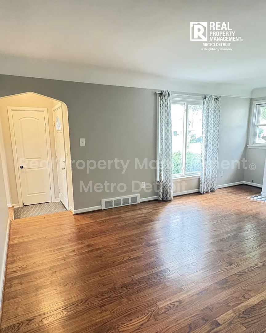 3-Bedroom St. Clair Shores Home with Finished Basement & Fenced Yard — Photo 2