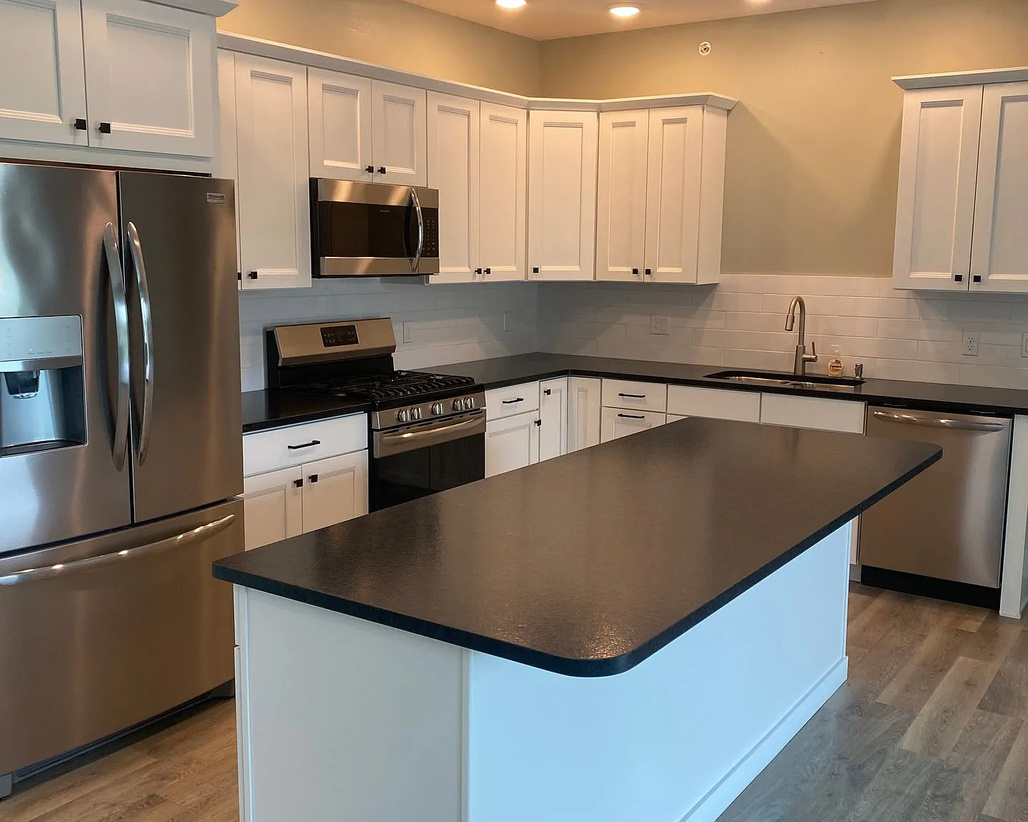 The Tides 1510 Veterans Dr — Photo 4