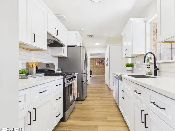 2759 W LAWRENCE Road, Phoenix, AZ 85017