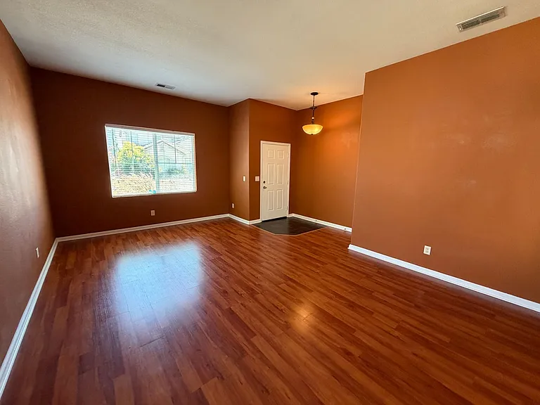 6425 Rabbit Hollow Way — Photo 4
