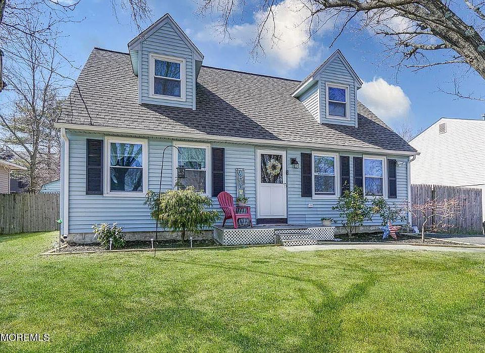 1st image of 662 Beachwood Avenue