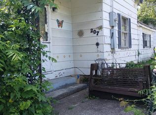 207 E Walnut St, Carrier Mills, IL 62917