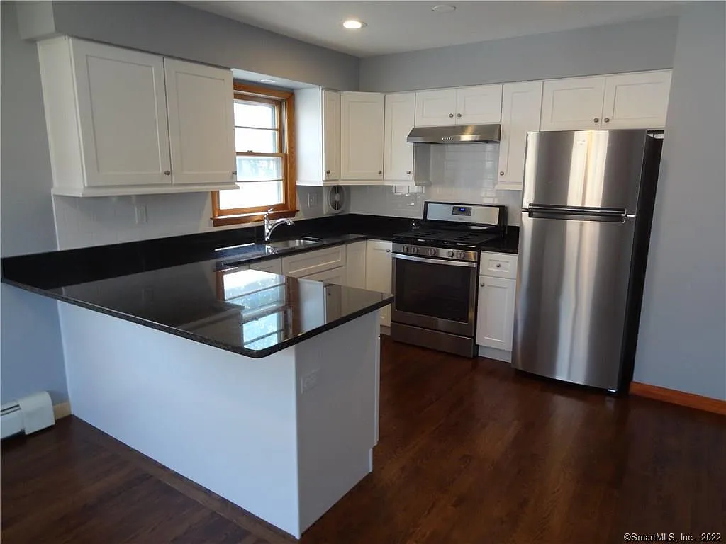 3 bed, 1.5 bath, 1316 sqft, $2,600 — Photo 4