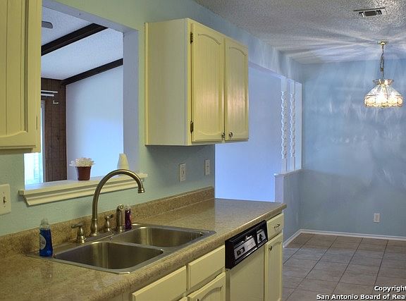 5th image of 4402 Briardale St