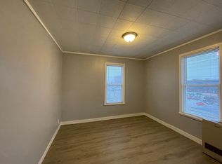Third floor, 2 bedroom, 1 Bath in Manchester, NH, Hot Water Included - $1700/month, Manchester, NH 03104