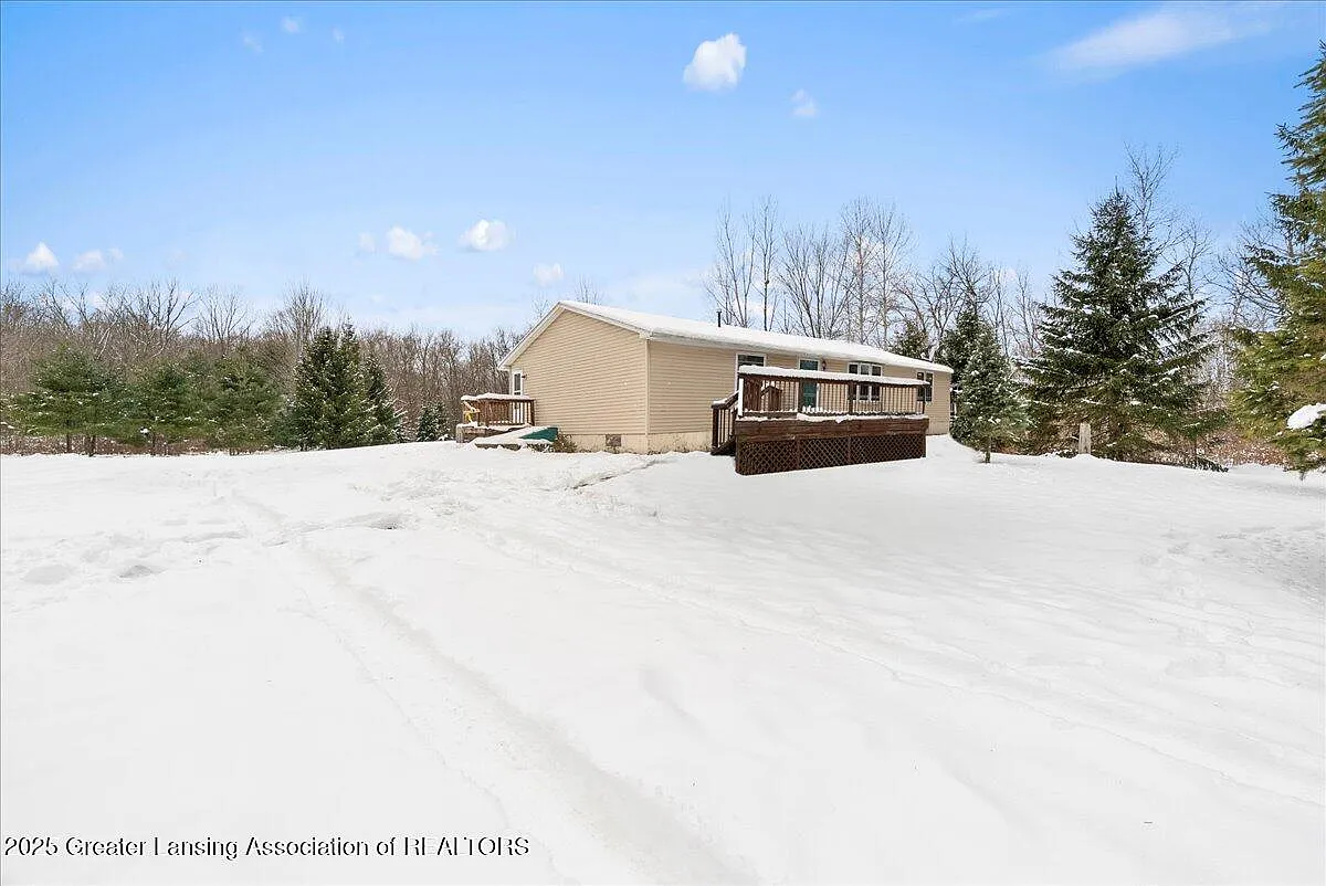 4365 Mack Rd photo 1