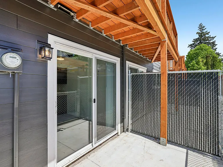 Midland Apartments — Photo 6
