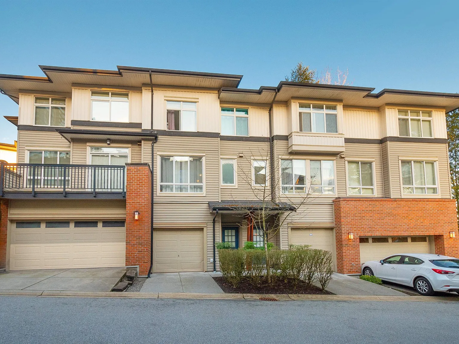 3 bed, 1500 sqft, $4,100 — Photo 2