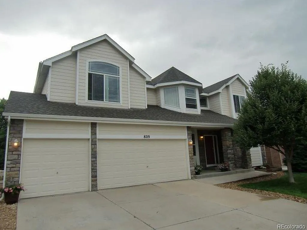 4 bed, 4200 sqft, $3,300 — Photo 2