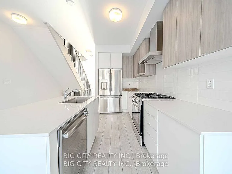 46 Akil Thomas Gdns S — Photo 5