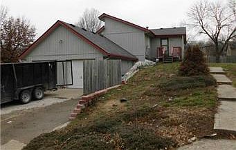 2nd image of 100 W Foxwood Dr