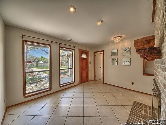 4th image of 6808 Circle Oak Dr