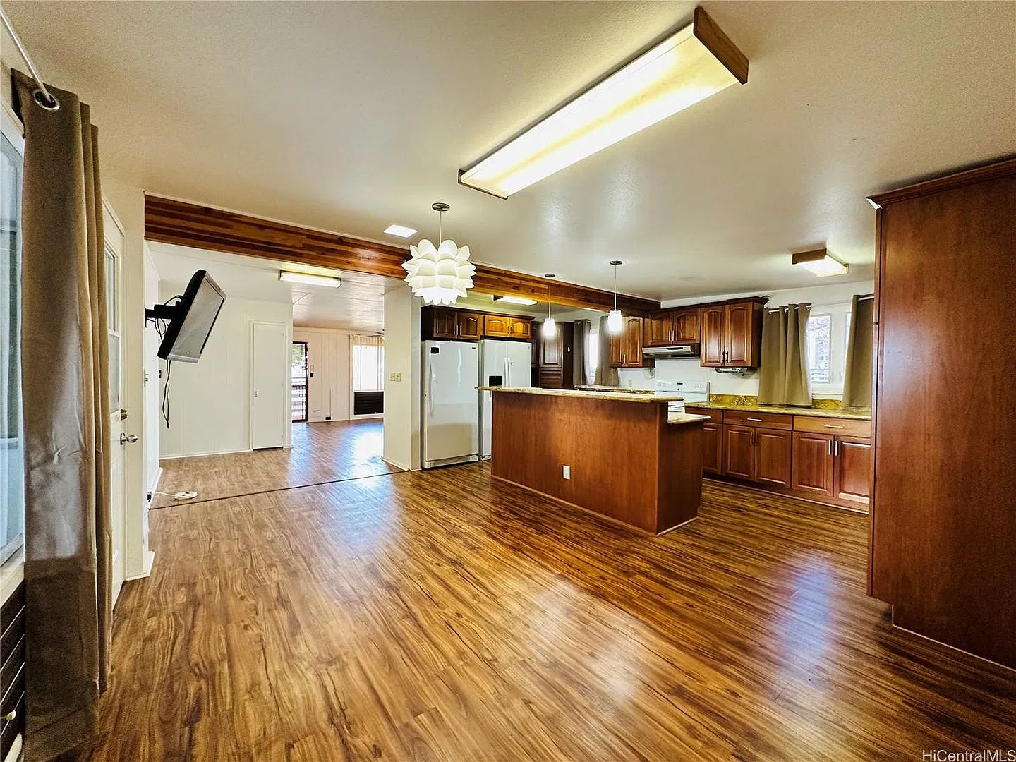 Spacious Single level 5 bedrooms, 3 baths w/ PV Panels in Makakilo Available Now! — Photo 4