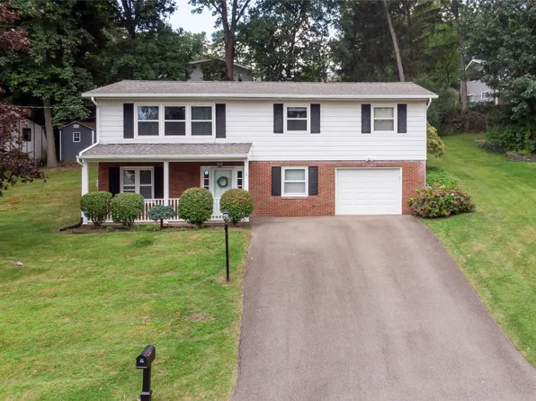 305 Cyprus Ln, Endicott, NY 13760