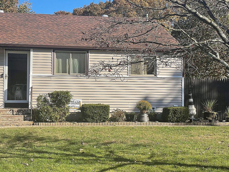 2nd image of 435 Mayflower Ave