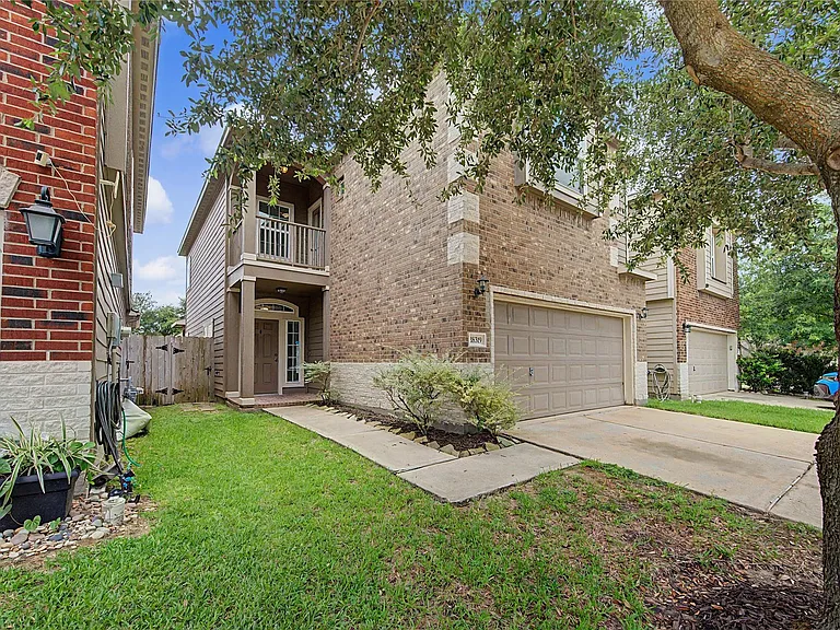 18319 Amalfi Coast Dr — Photo 4