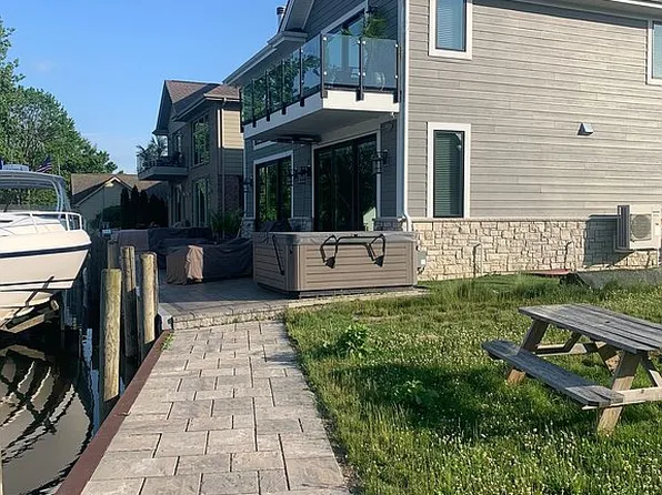 41600 Belvidere St, Harrison Township, MI 48045