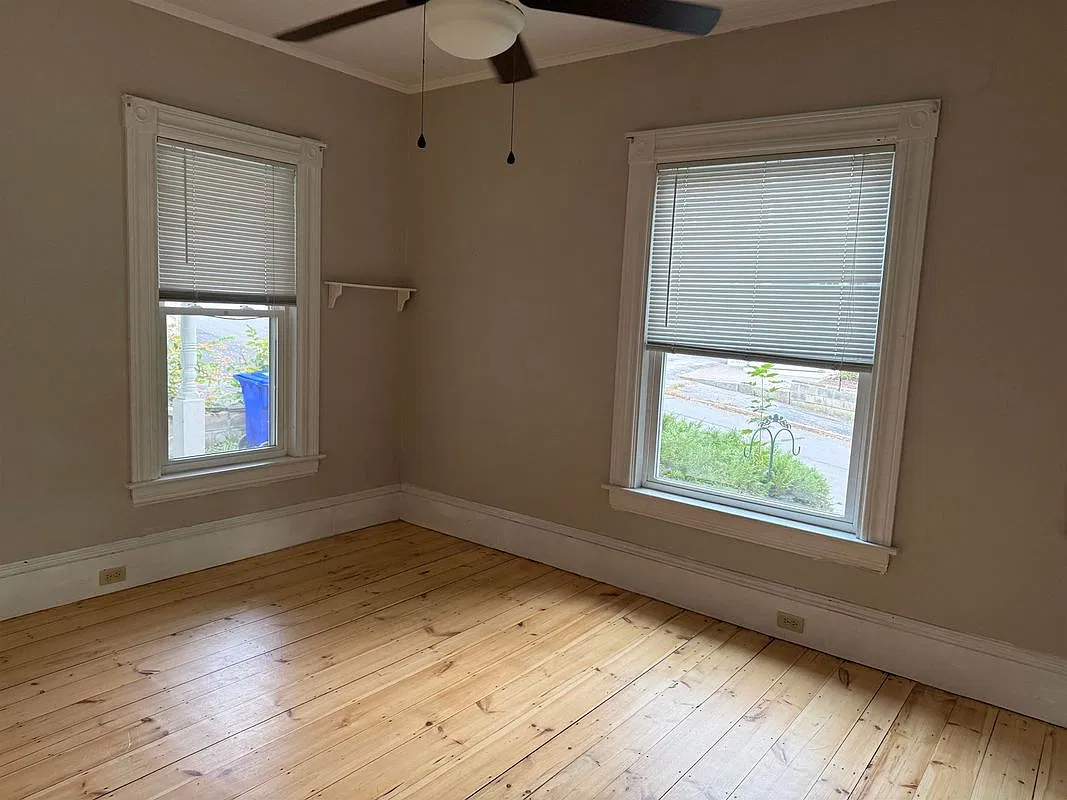 2 bed, 1.0 bath, 1208 sqft, $1,900 — Photo 3