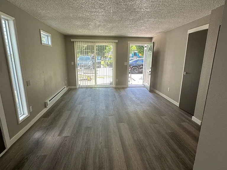 519 Burnett Ave S #1 — Photo 3