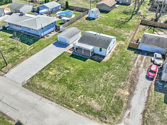 4th image of 3421 E Leafdale Ave
