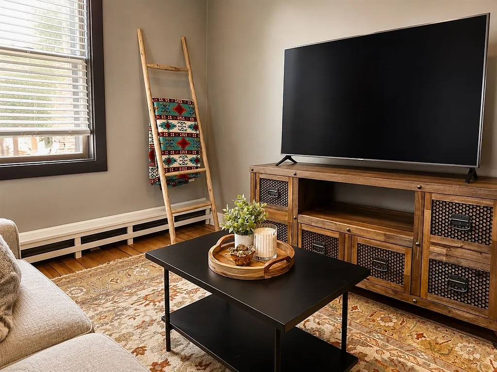 2 bed, 1.0 bath, 800 sqft, $2,600 — Photo 3