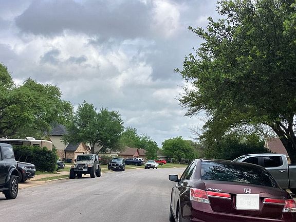 4th image of 1807 Laurel Ln