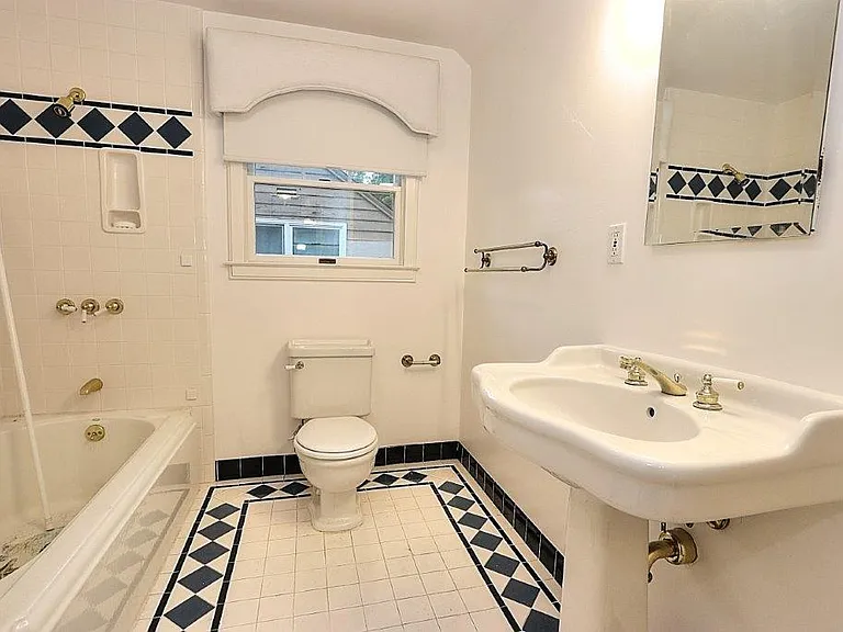 1616 11th Ave — Photo 32