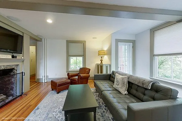 300 Broadway St — Photo 29