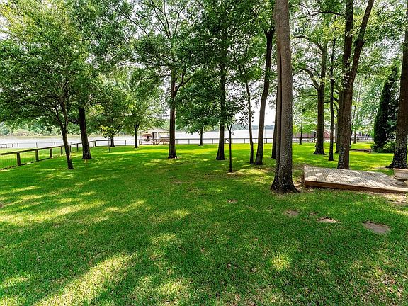 4th image of 223 Lakeside Dr