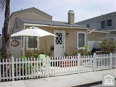 Quaint Beach Cottage