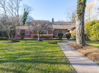 1 Cumberland Path, Setauket, NY 11733