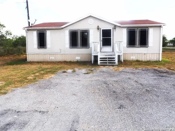525 S 7 ST, Skidmore 78389