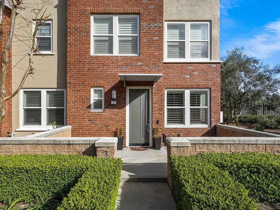 3 Compass Ct