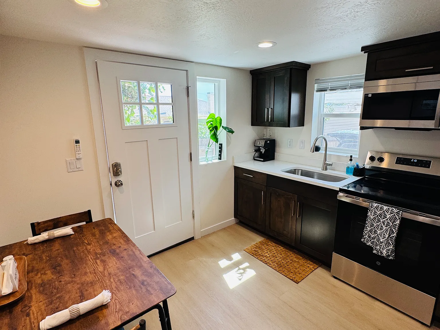 2 bed, 640 sqft, $2,200 — Photo 1
